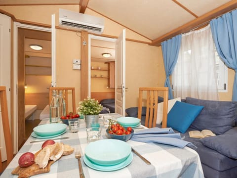 Holiday Home Maxi Caravan Comfort by Interhome Casa in Baia Domizia