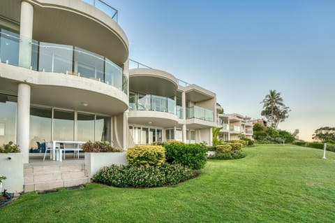 Property building, Balcony/Terrace, Garden view