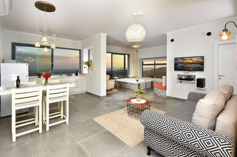 Living room, Lake view, Mountain view