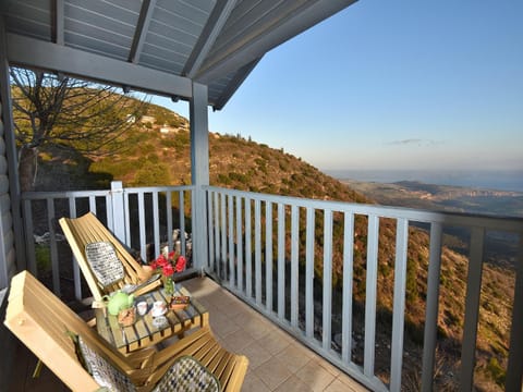 Balcony/Terrace, Lake view, Mountain view