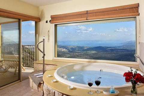 Living room, Lake view, Mountain view