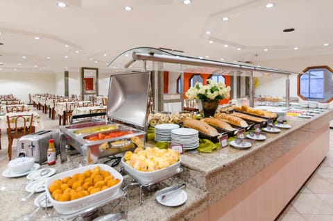 Restaurant/places to eat, Buffet breakfast