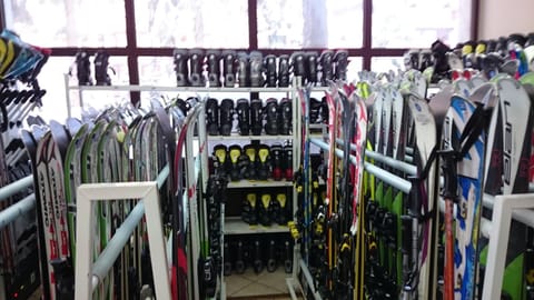 Ski School, Skiing