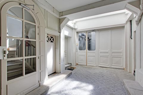 Property building, Facade/entrance