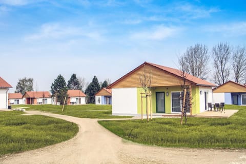 Property building, Neighbourhood, Natural landscape, Garden