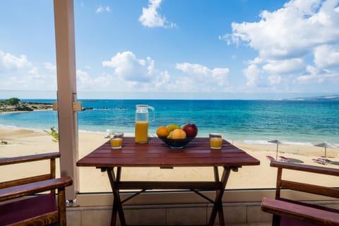 Patio, Balcony/Terrace, Food and drinks, Sea view