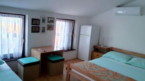 TV and multimedia, Photo of the whole room, Bedroom