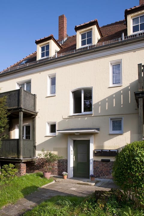 Property building, Facade/entrance, Balcony/Terrace