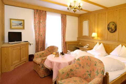 Photo of the whole room, Decorative detail, Seating area, Bedroom