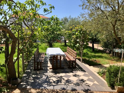 BBQ facilities, Garden