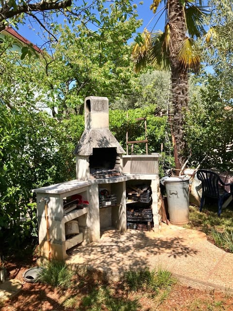 BBQ facilities, BBQ facilities