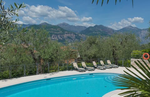 Villa Due Leoni - Residence Apartment hotel in Brenzone sul Garda