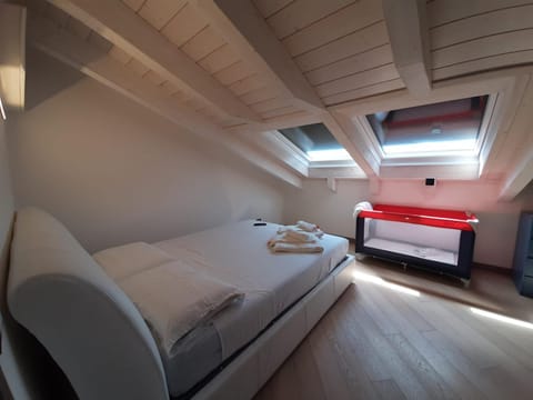 Appartamento DELUXE 1 con vasca idromassaggio vista Lago di Garda, riscaldata, privata e utilizzabile tutto l'anno Apartment in Brenzone sul Garda