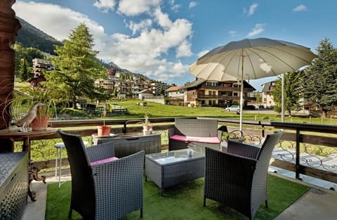 Patio, Area and facilities