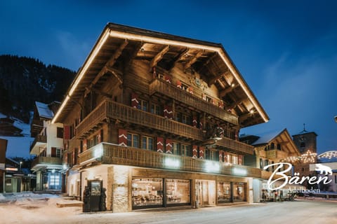 Restaurant/places to eat, Facade/entrance, Logo/Certificate/Sign