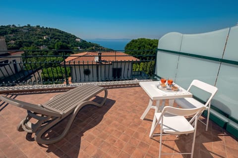 Day, Natural landscape, Solarium, Balcony/Terrace, Sea view