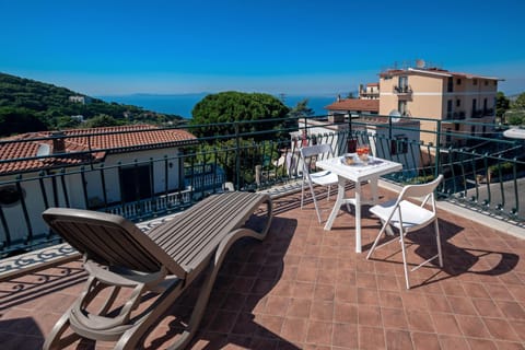 Day, Natural landscape, Solarium, Balcony/Terrace, Sea view, Sunrise