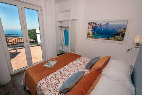 Photo of the whole room, Decorative detail, Bedroom, Sea view