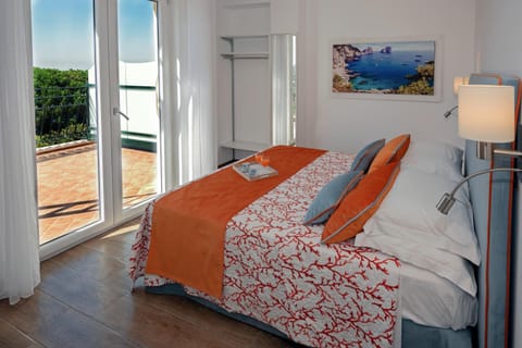 Photo of the whole room, Decorative detail, Bedroom, Sea view