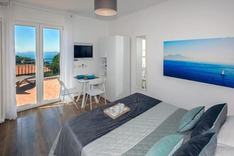 Photo of the whole room, Decorative detail, Bedroom, Sea view