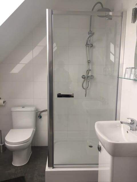 Bathroom, Photo of the whole room