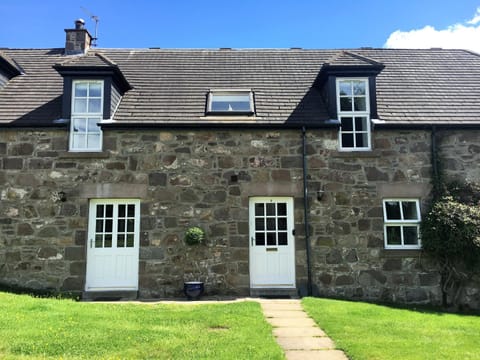 Dunnottar Woods Cottage Maison in Stonehaven