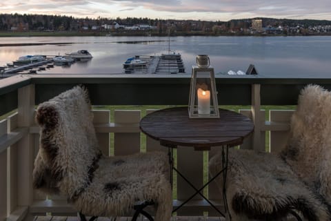 Balcony/Terrace, Lake view