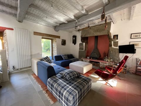 Maison de 3 chambres avec terrasse et wifi a Guimaec a 2 km de la plage Casa in Plestin-les-Grèves