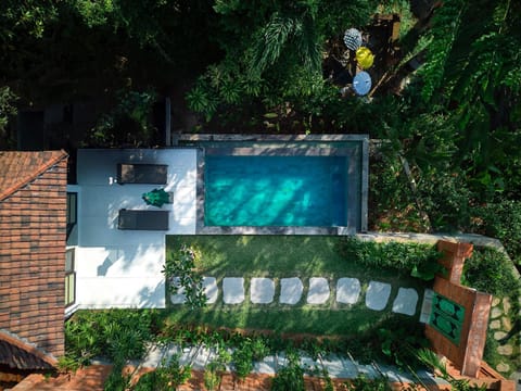 Property building, Bird's eye view, Swimming pool