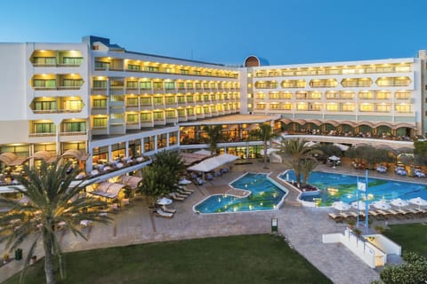 Constantinou Bros Athena Royal Beach Hotel Hotel in Yeroskipou