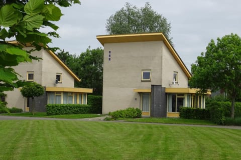 Garden view, Street view