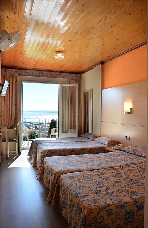 Bed, Photo of the whole room, Bedroom, Sea view