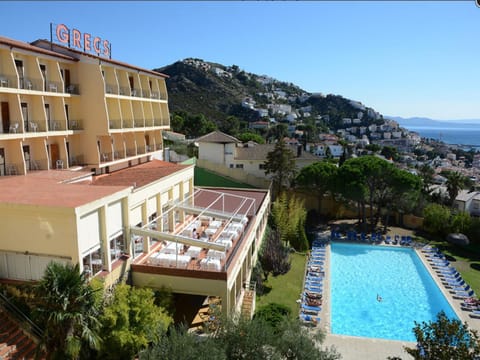 Pool view, Sea view