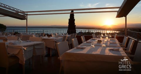 Restaurant/places to eat, Balcony/Terrace, Sunset