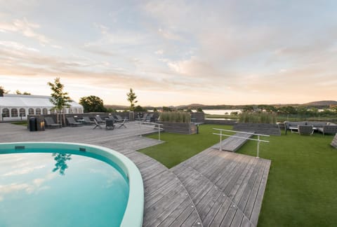 Patio, Balcony/Terrace, Lake view, Sea view, Swimming pool, Sunset