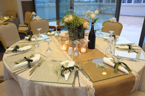 Restaurant/places to eat, Food and drinks, Banquet/Function facilities, Drinks, wedding