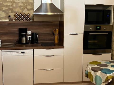 Coffee/tea facilities, minibar, pet friendly, stove, toaster