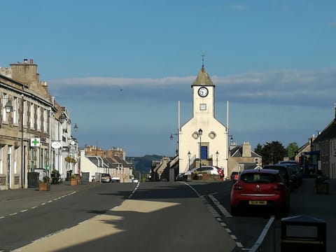 Nearby landmark, Neighbourhood