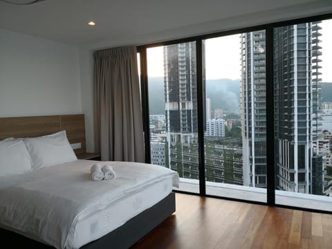 Bedroom, City view, Sea view