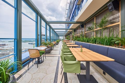 Restaurant/places to eat, Balcony/Terrace, Dining area