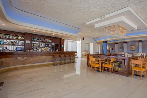 Lounge or bar, Drinks, Alcoholic drinks, Non alcoholic drinks