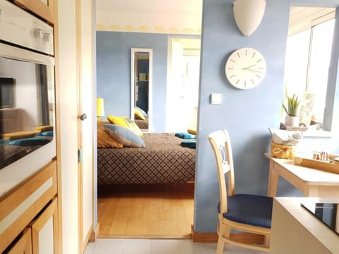 Bed, Photo of the whole room, Dining area, Bedroom