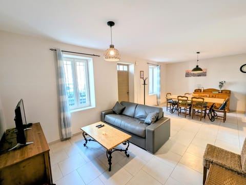 Felibrige - Clim - Cour House in Arles