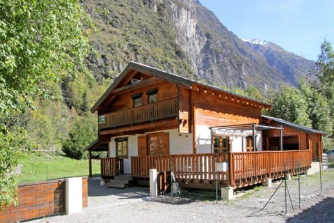 Chalet de 5 chambres a Venosc a 400 m des pistes avec jacuzzi jardin clos et wifi Chalet in Les Deux Alpes