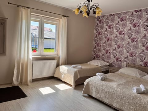 Apartamenty Maja -Pokoje - Domy wakacyjne -Basen Podgrzewany -Jacuzzi Apartment in Leba