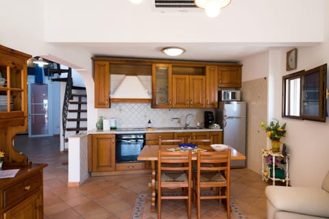 Photo of the whole room, Dining area