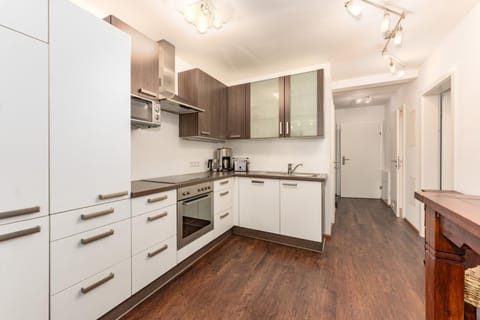 Kitchen or kitchenette, pet friendly, stove