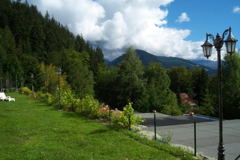 View (from property/room), Area and facilities