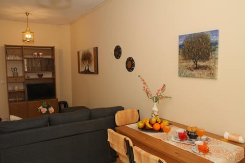 Tritsa House, 3-bedroom apt next to Corfu Town and airport Condo in Corfu