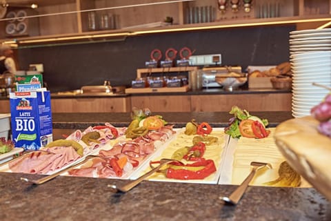 Restaurant/places to eat, Food close-up, Buffet breakfast